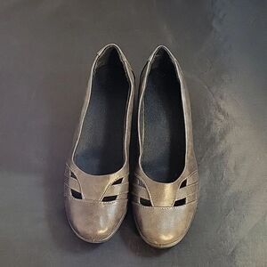 STOCK MONROE WOMEN"S WEDGE STYLE FRONT CUTOUT DESIGN DETAILS SLIP-ON SHOE